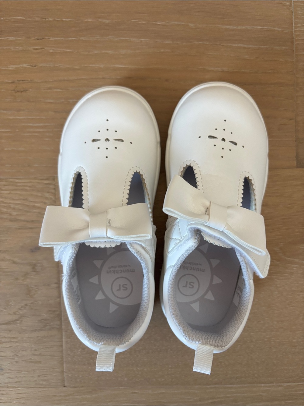 Munchkin by Stride Rite Toddler Girl Layne Mary Jane Shoes 🤍 - Picture 2 of 5
